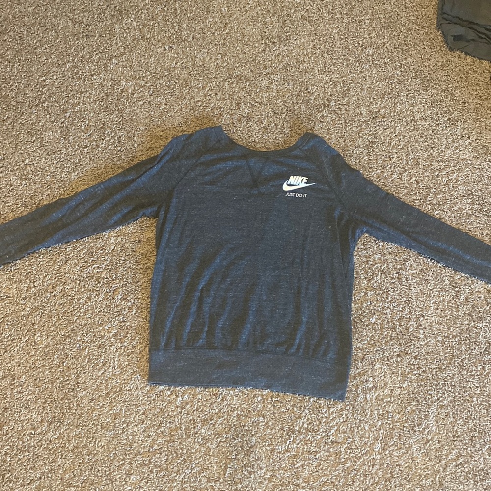 womens long sleeve grey nike top. size large